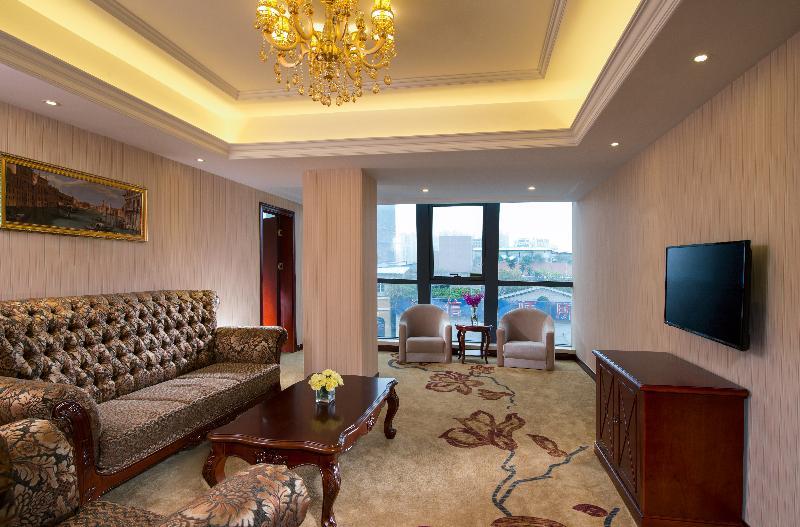 Vienna Hongqiao National Exhibition Hotel 4*